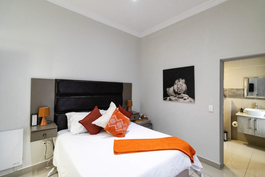 7 Bedroom Property for Sale in Sandbaai Western Cape